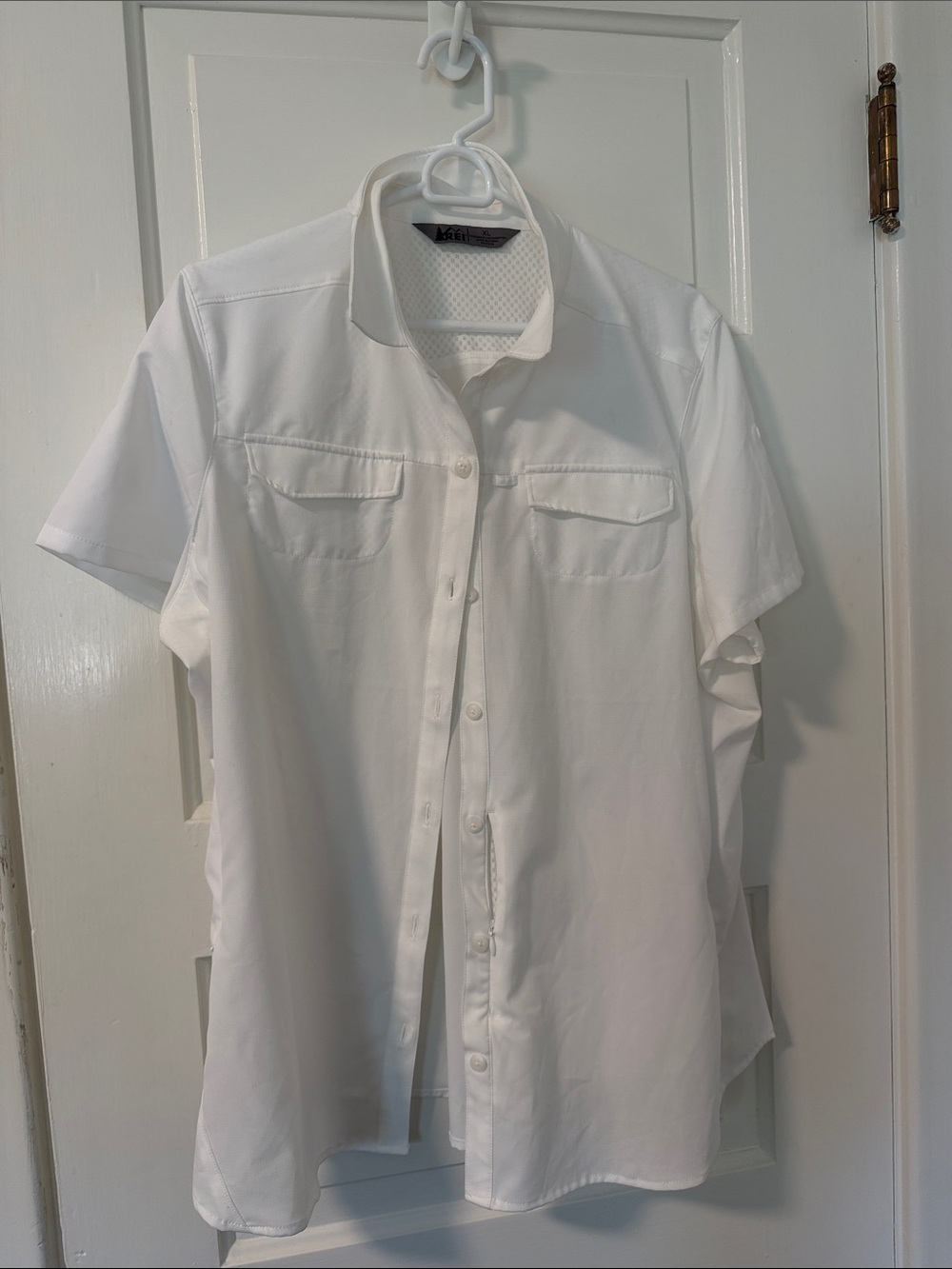 REI White Short-Sleeve Button-Down Shirt